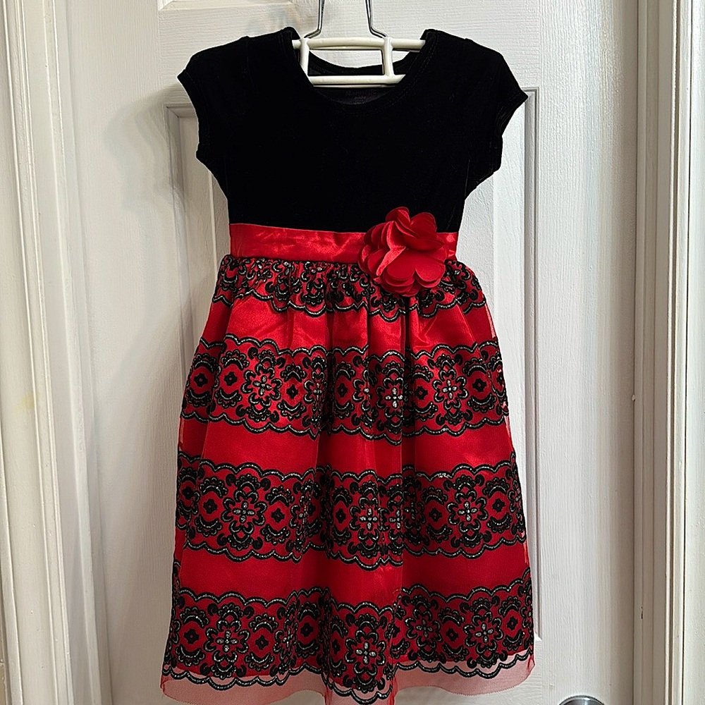 Nannette Girls Black Velvet, Red & Silver sparkly Dress Sz 5